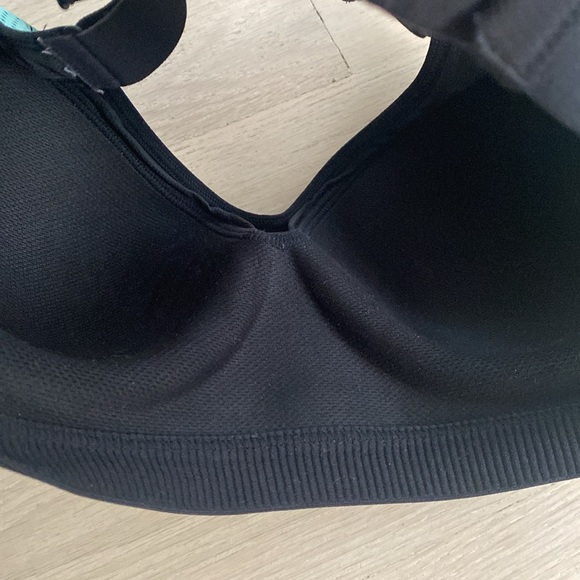 Victoria Sport - Sports Bra - 34DD - Picture 7 of 10